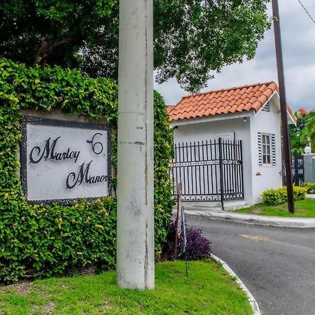 Finest Accommodation Marley Manor Apt # 513 Ground Floor 6 Marley Rd Kgn 6 كينغستون المظهر الخارجي الصورة