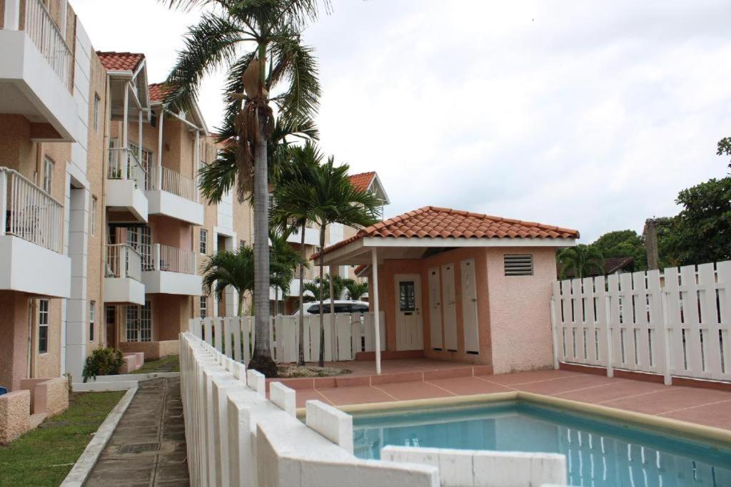Finest Accommodation Marley Manor Apt # 513 Ground Floor 6 Marley Rd Kgn 6 كينغستون المظهر الخارجي الصورة
